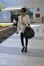 Malaika Arora Khan snapped at airport in Mumbai on 12th Oct 2012 (17).JPG